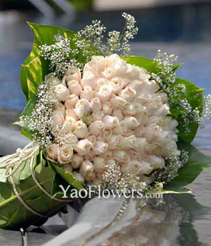 99 Stalks White Roses With Baby's Breath In Natural Wrapping 