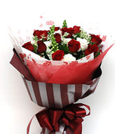 11 Red roses,White of platycodon grandiflorum，green leaves