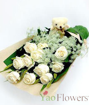 11 White Roses,Green Leaves,the ideal way to express purity