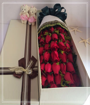 33 Red Roses Gift Box,Two Cute Bears