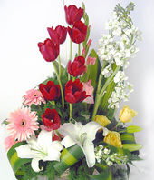 8 tulip,5 pink daisies,2 white lilies