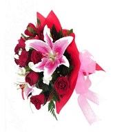 Bouquet of red roses and pink lily