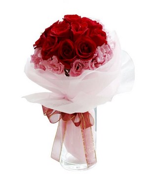 15 red roses with pink carnation handbouquet