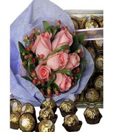 6 Soft Pink Roses With HypericumAnd Ferrero Rocher (30 pieces)
