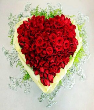99 Red Roses Heart Shape Container