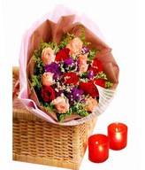 12 stalks mixed roses Hand Bouquet with Statics and Caspia