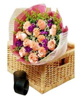 12 stalks of pink roses hand bouquet with Statics and Caspia