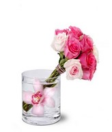 Mixed of Pink Roses in a Glass Vase
